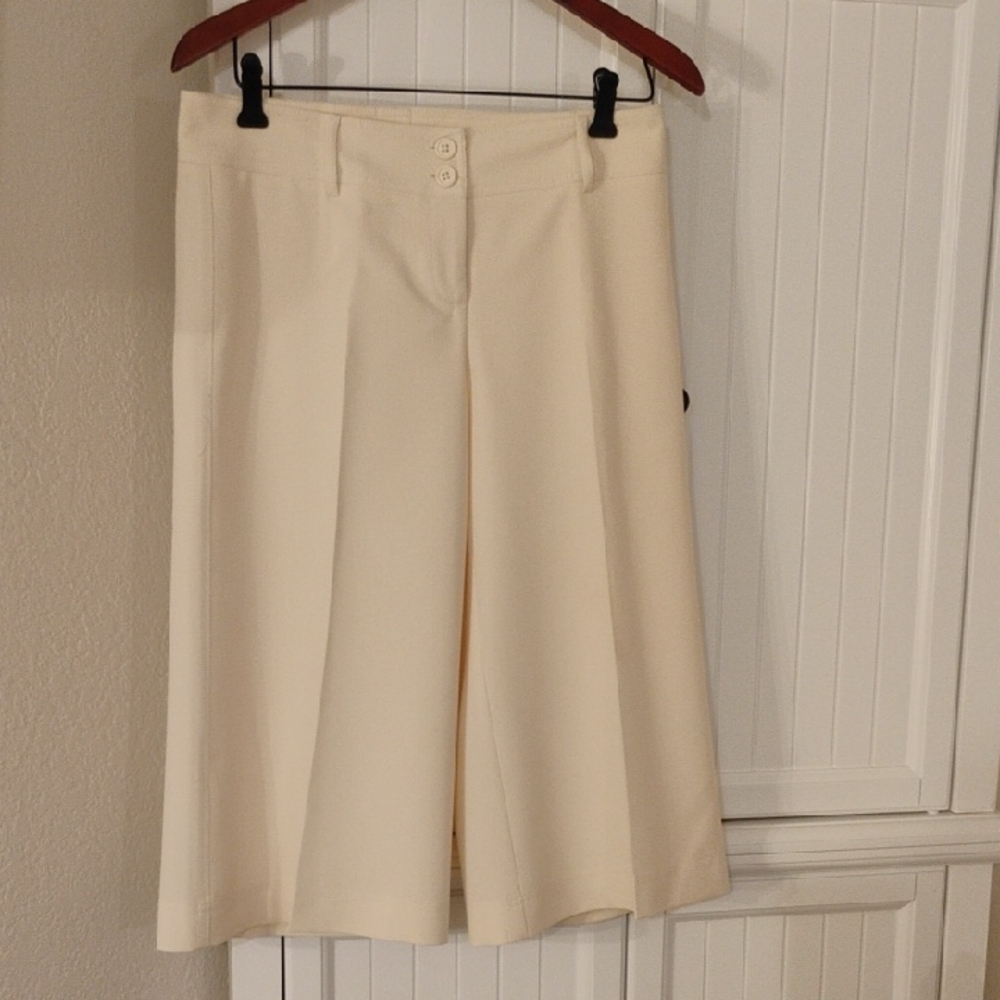 White House Black Market Cream Women's Capris